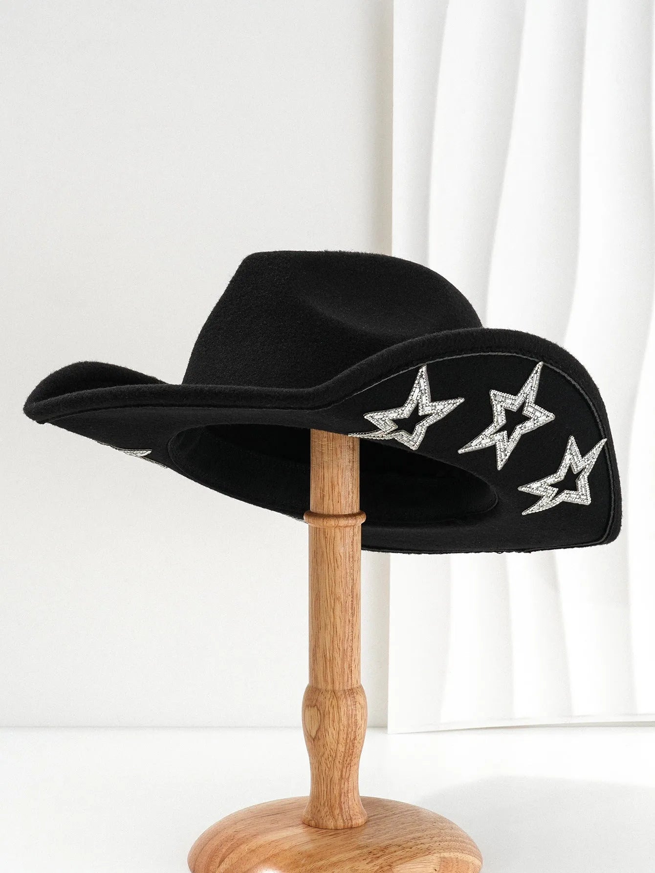 Polyester western top hat with hexagonal star design on conical crown in size M