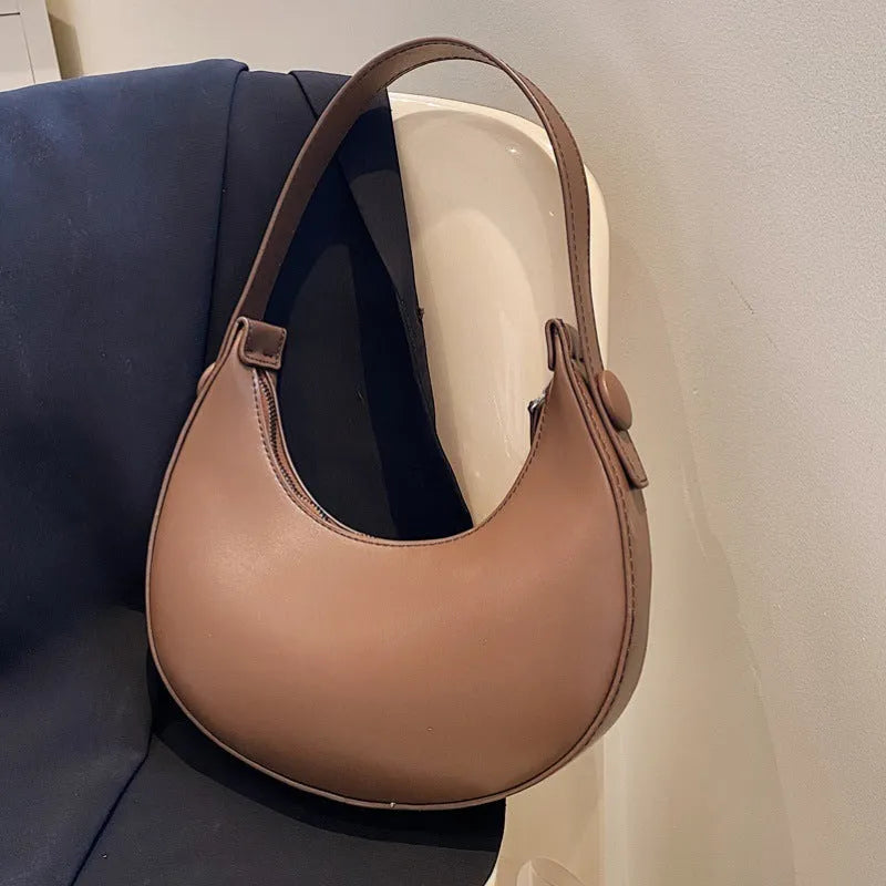Women's retro shoulder bag in dumpling shape with sandwich pocket and zippered compartment