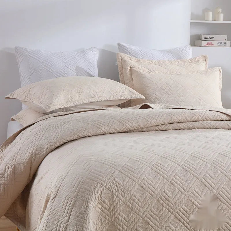 Pure cotton reversible bedspread bedding set with embroidery detailing in beige and yellow Damascus pattern