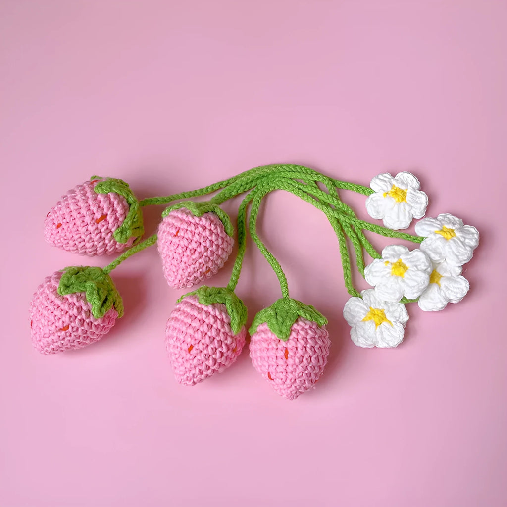 Wool crochet woven strawberry pendant necklace with 35cm length and knitted texture