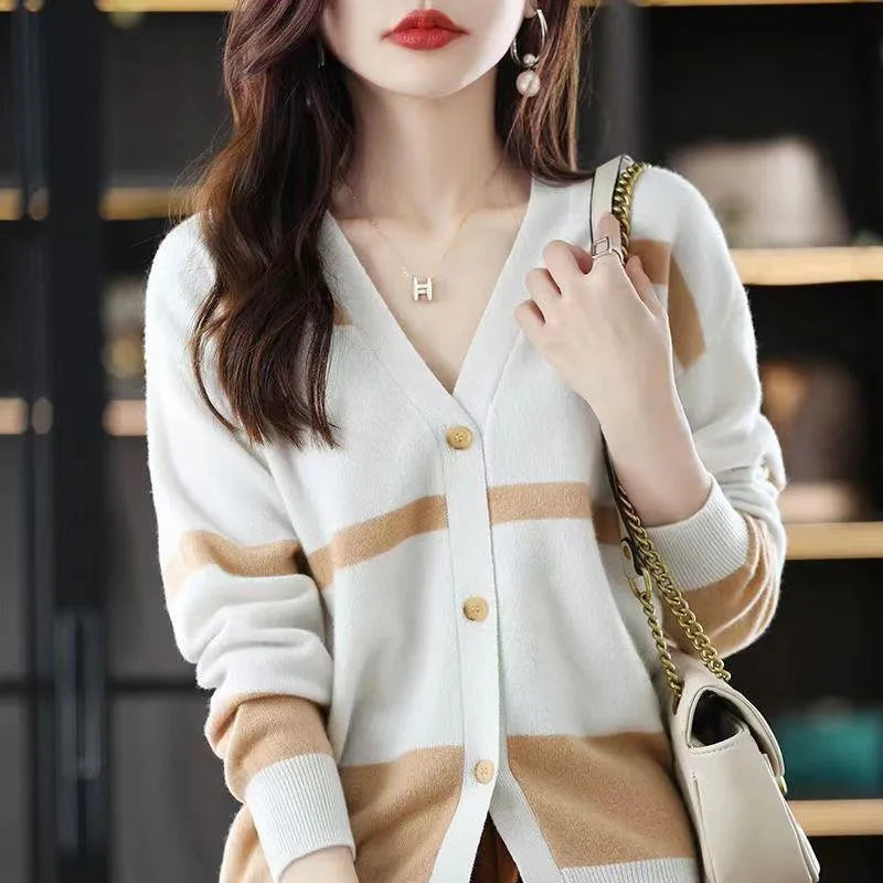 Women's striped knitted cardigan with 3D pattern, V-neck and button front in slim fit