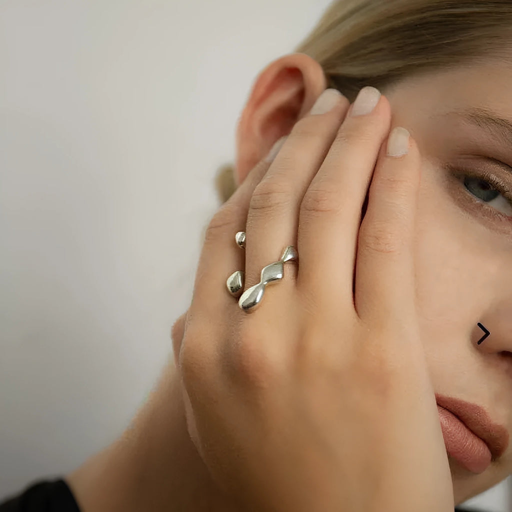 Brass fashion ring with spherical design in gold or silver colour for women's jewellery
