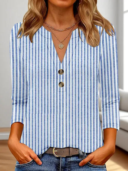 Women's casual V-neck top with 3D printed pattern in loose fit style
