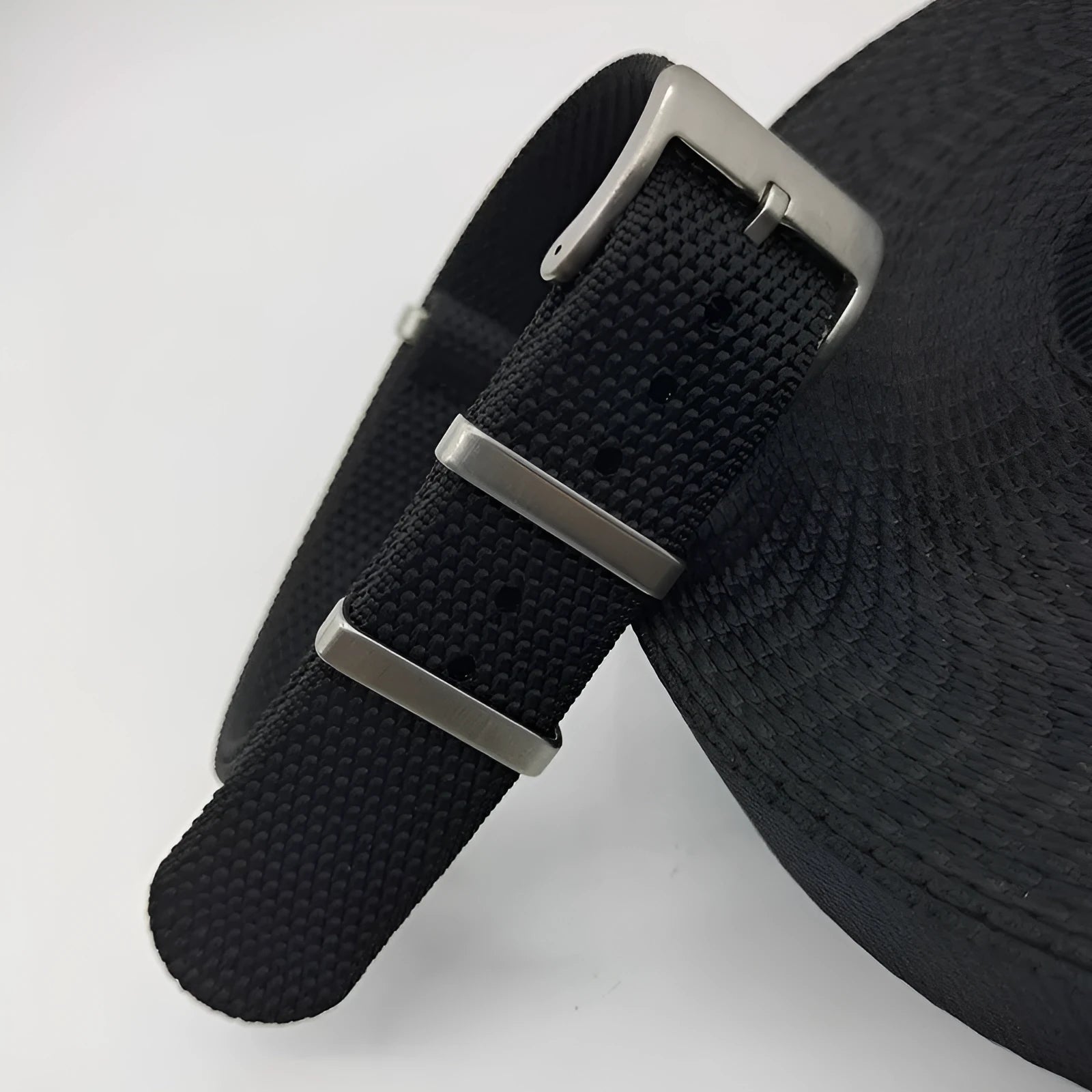 Woven nylon integrated watch strap in Army Green colour, showing 20mm and 22mm width options.
