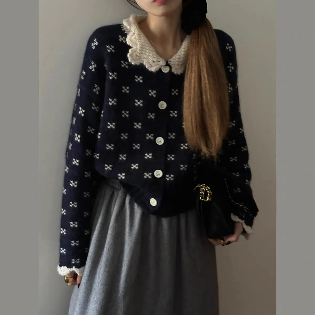 Women's Peter Pan collar knitted cardigan in polyester with button front fastening