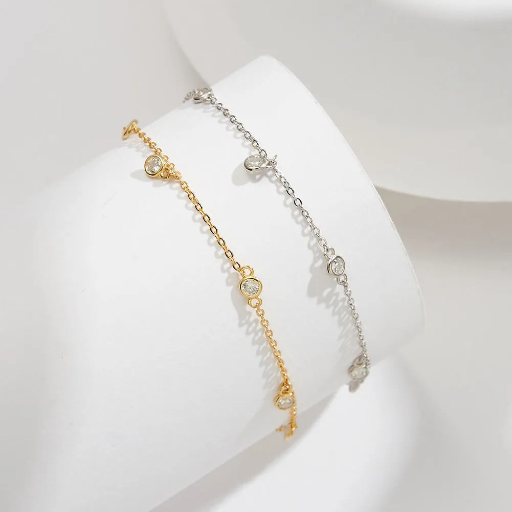 Women's silver anklet with small geometric zirconium pendant in gold tone.