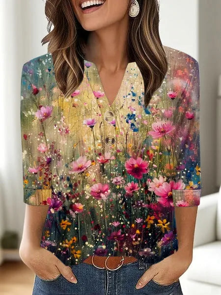 Women's casual V-neck top with 3D printed pattern in loose fit style