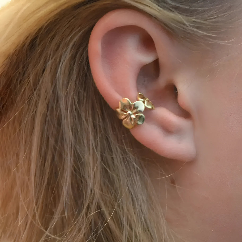 Gold starfish and conch design alloy earrings for women with electroplated finish