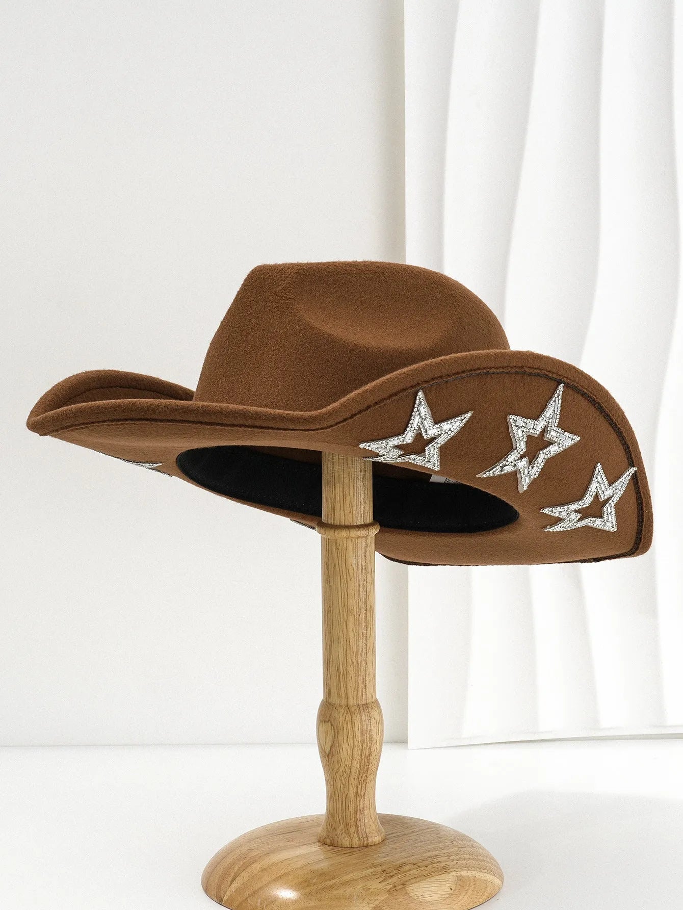 Polyester western top hat with hexagonal star design on conical crown in size M