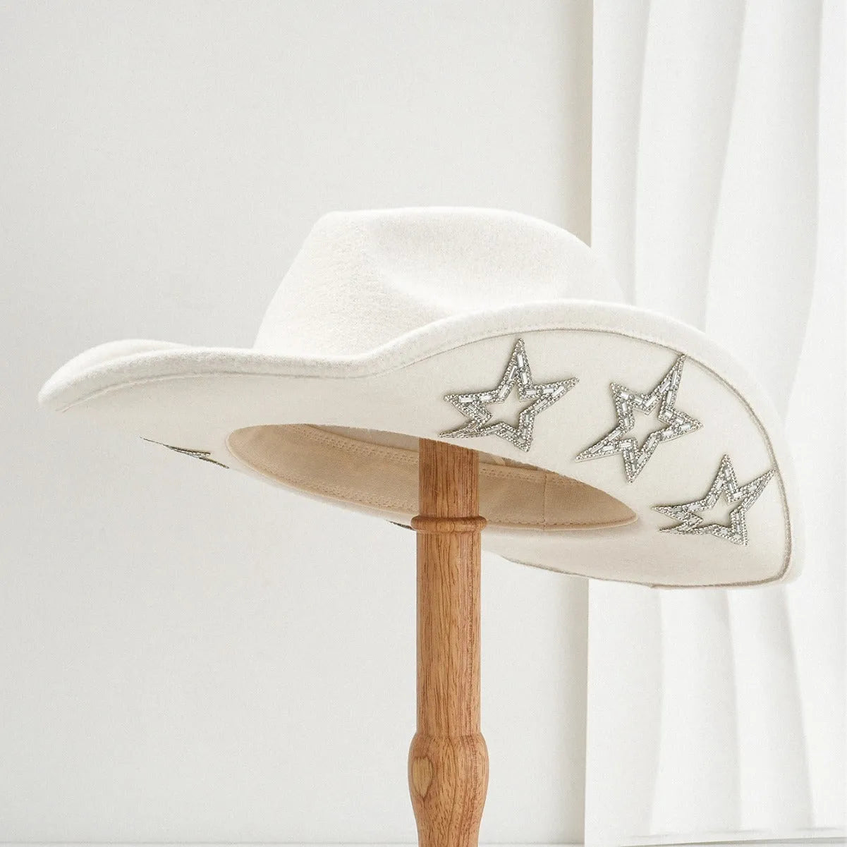 Polyester western top hat with hexagonal star design on conical crown in size M