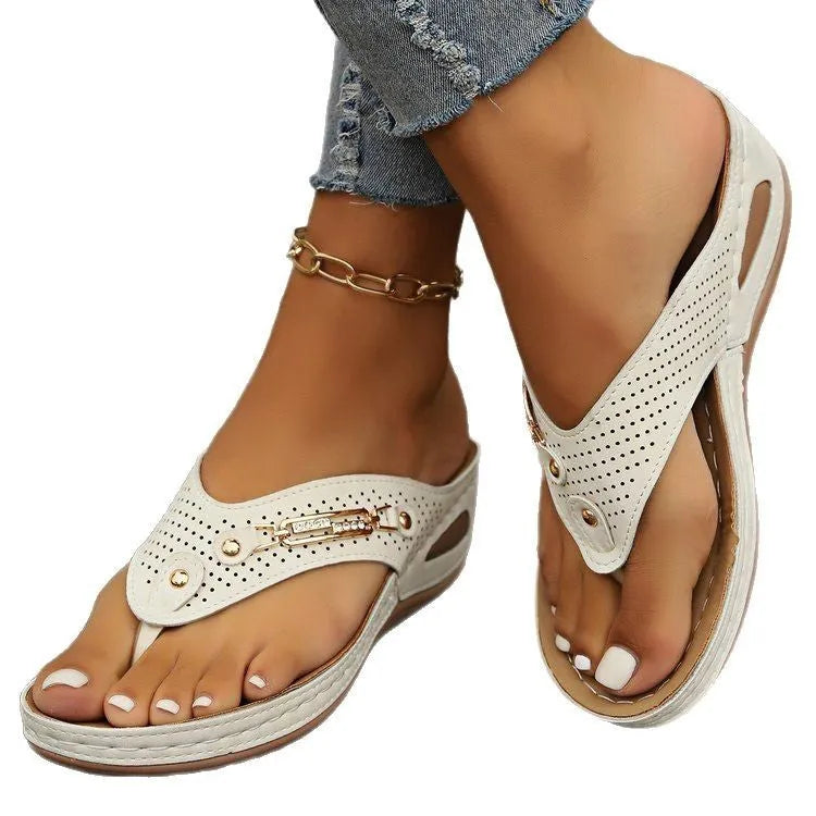 Women's retro style flip-flop sandals in light brown with a herringbone pattern footbed.