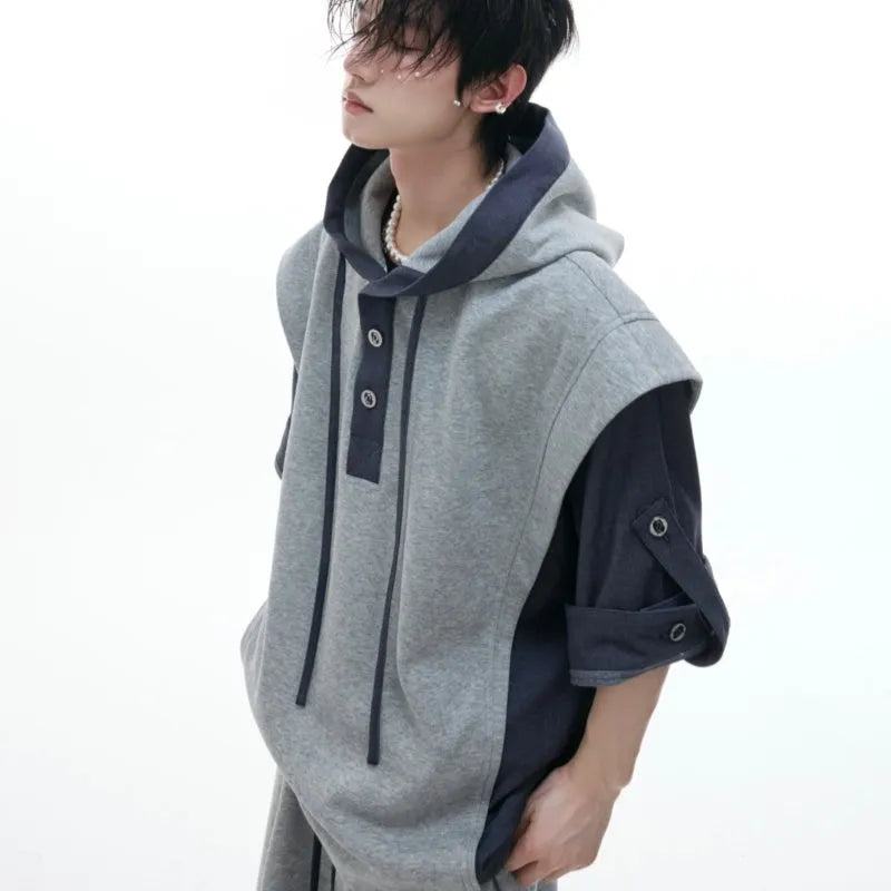 Men's hooded short sleeve sports suit with three-dimensional stitching on polyester jacket and matching trousers in black or grey