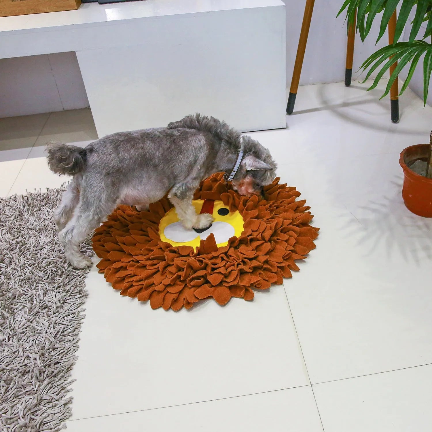 Brown Yizhiwen sniffing pad measuring 33cm for dogs and cats with food-hiding compartments
