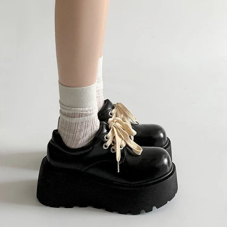 Black women's retro chunky lace-up shoes with round toe and thick 6-8cm heel.