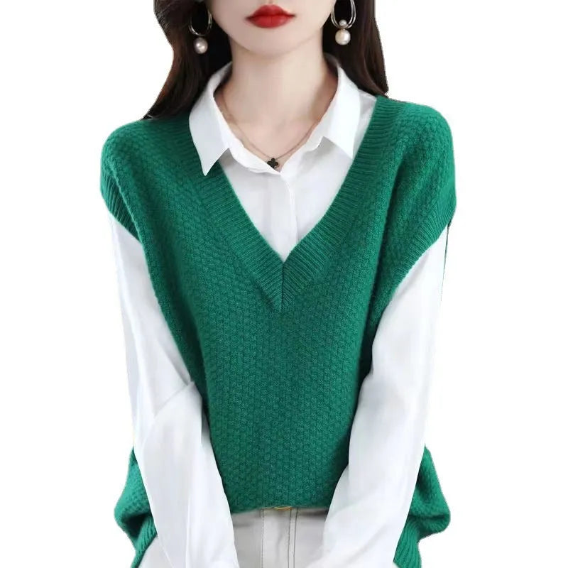 Women's creamy-white V-neck sleeveless vest with 3D knit pattern for commute wear
