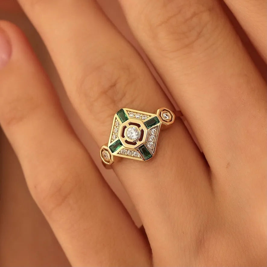 A square geometric women's fashion ring in lvzuan colour with an electroplated finish.