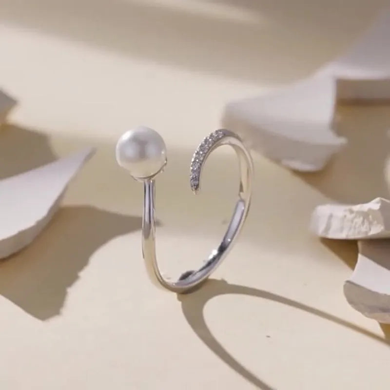 Adjustable S925 sterling silver ring featuring a natural shell pearl on a polished band.