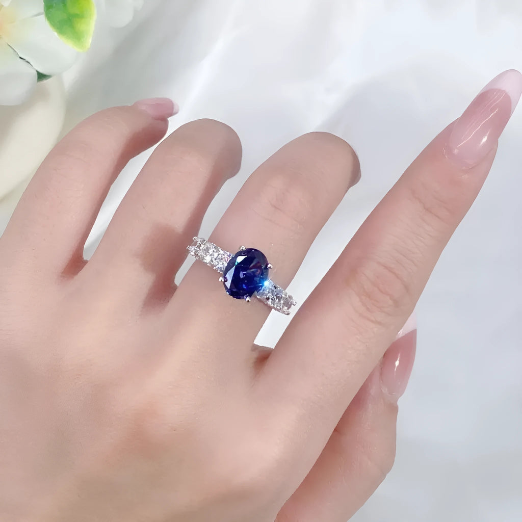 Heart-shaped high carbon diamond ice flower cut colour zircon stone set in a women's 925 sterling silver ring.
