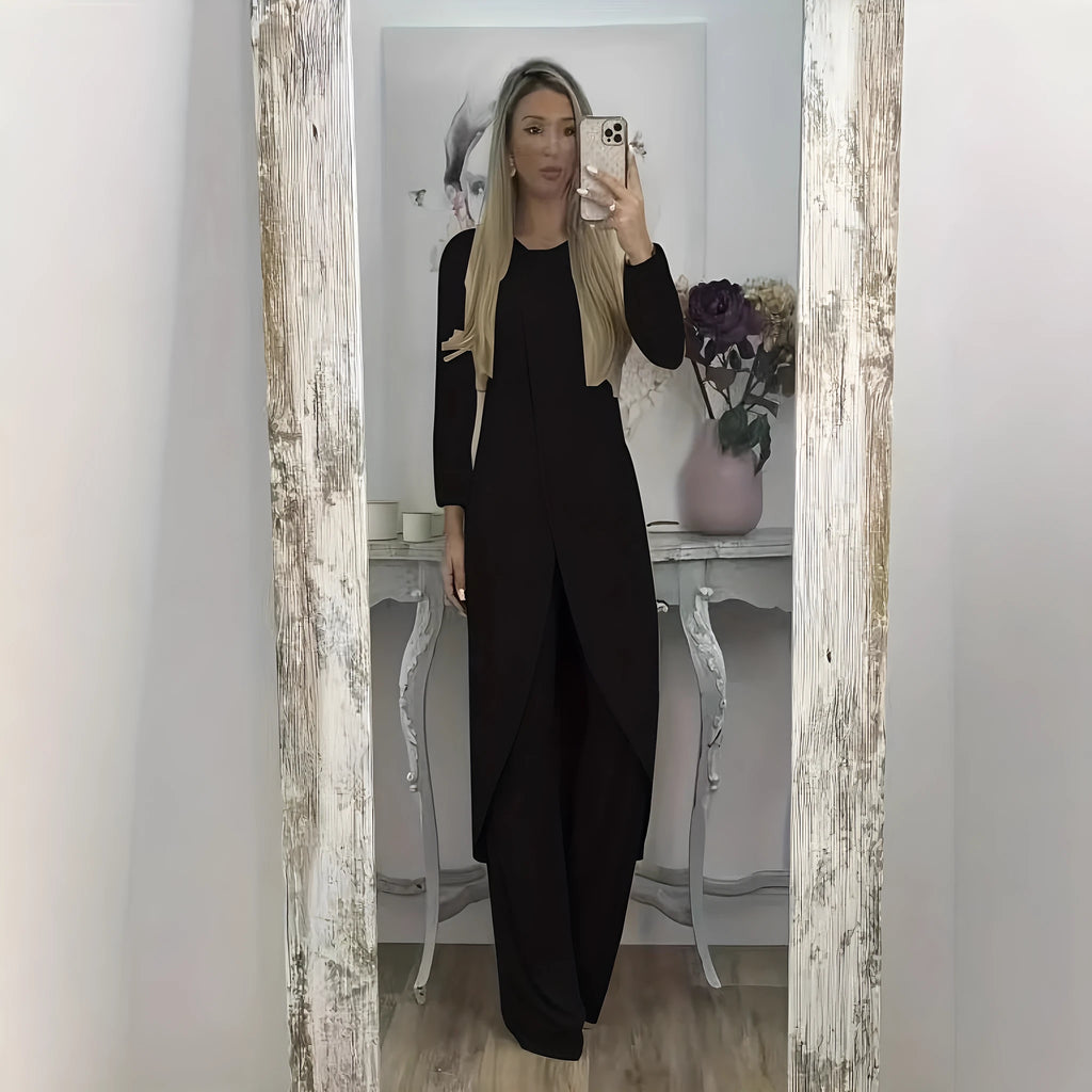 Casual long sleeve two-piece lounge set with round neck and matching trousers in polyester fabric