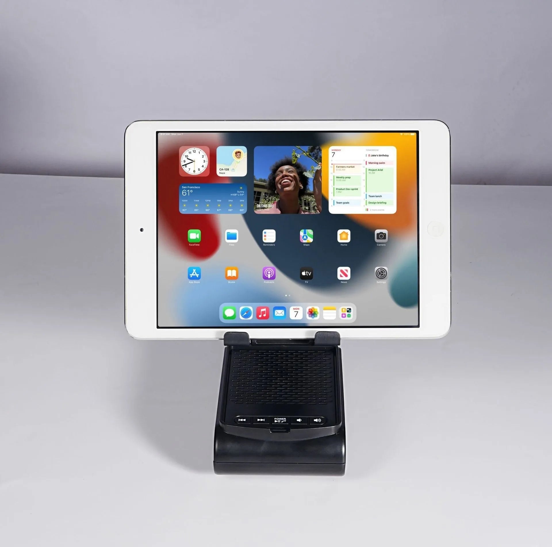 Multi-function lazy phone holder with Bluetooth speaker USB powered black white plastic