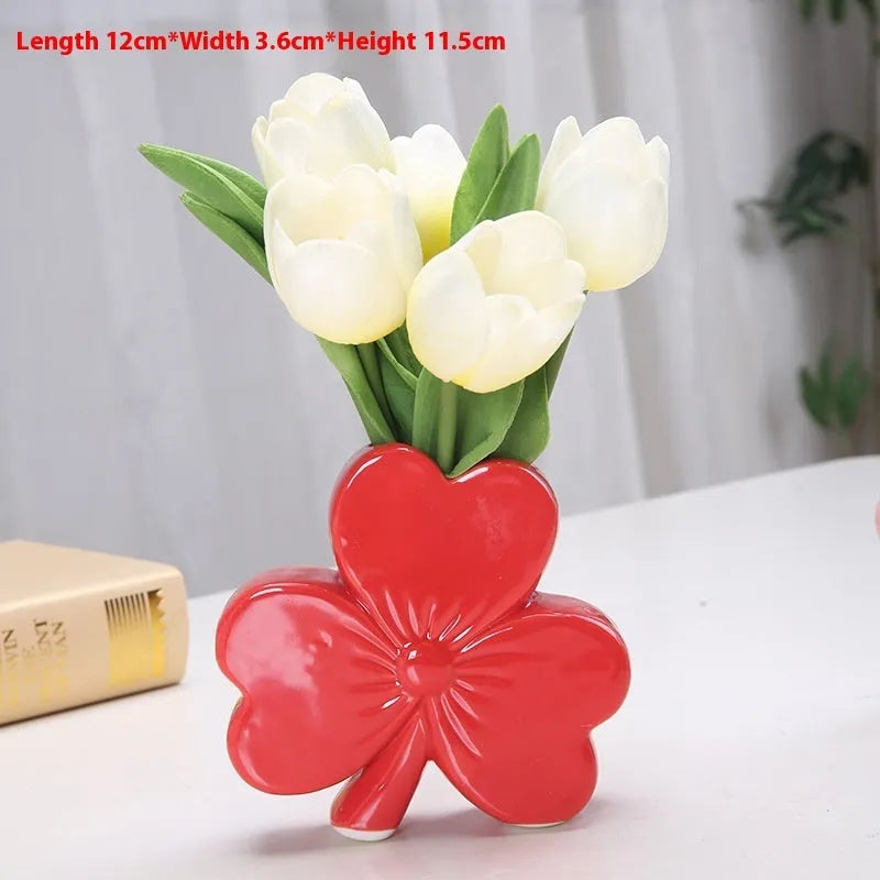 Clover-shaped ceramic vase in European style with white porcelain and colour options
