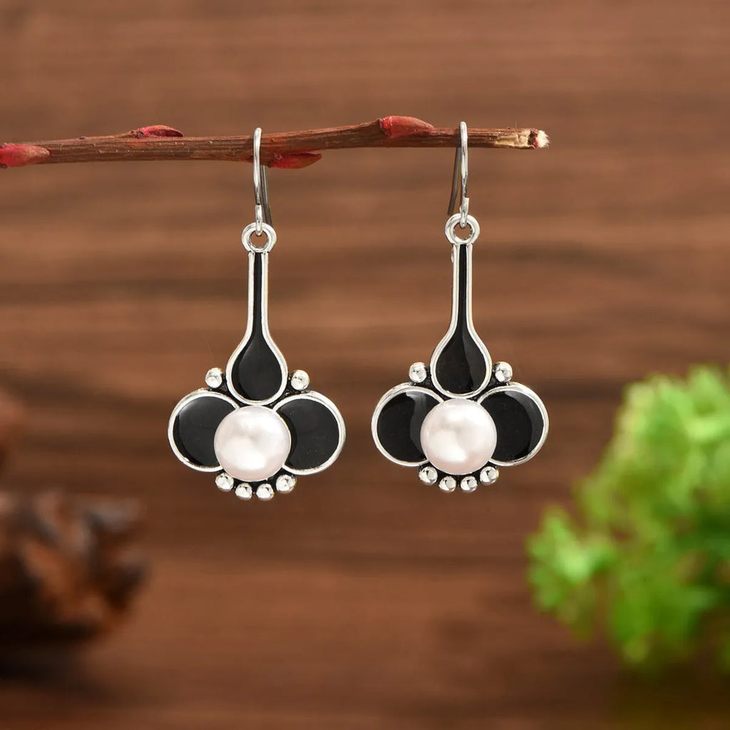 Silver retro fashion earrings for women with electroplated finish