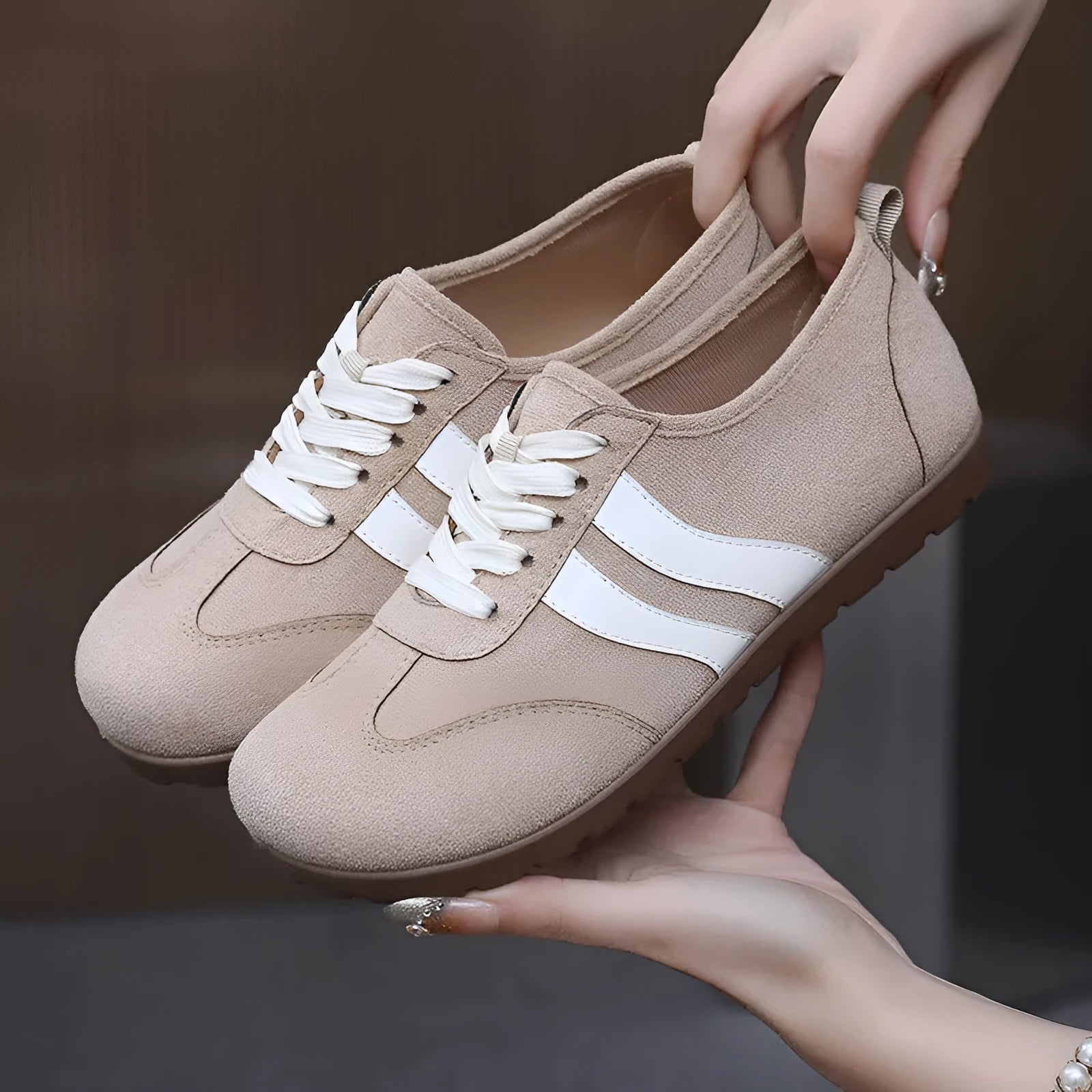 Women's vintage canvas sneakers with round toe and flat heel in dark red colour