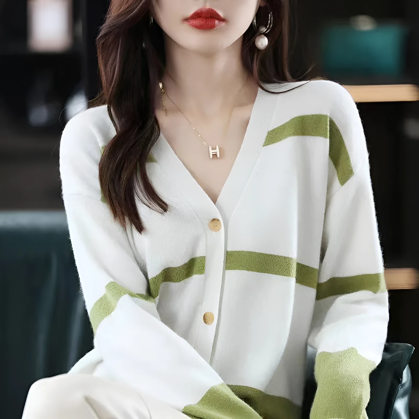 Women's striped knitted cardigan with 3D pattern, V-neck and button front in slim fit