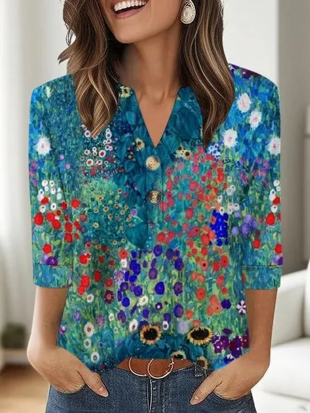 Women's casual V-neck top with 3D printed pattern in loose fit style
