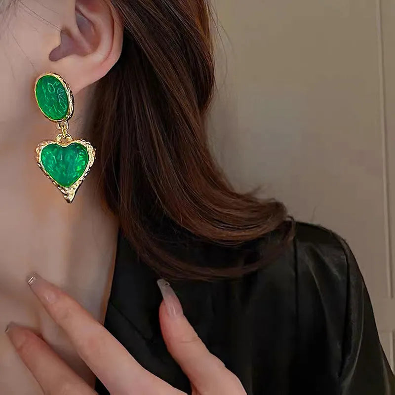 Silver needle pleated oval heart stud earrings in four colour options