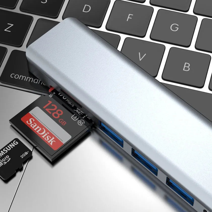 Seven-port USB-C expander with 0.145 metre cable for computer and docking station connectivity