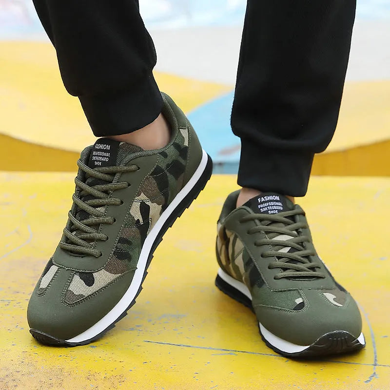 Camouflage pattern suede sports shoes with low top design and foam soles