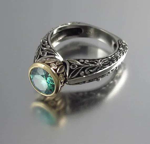 Gold-plated flower-shaped ring with vintage gemstone details in green silver colour