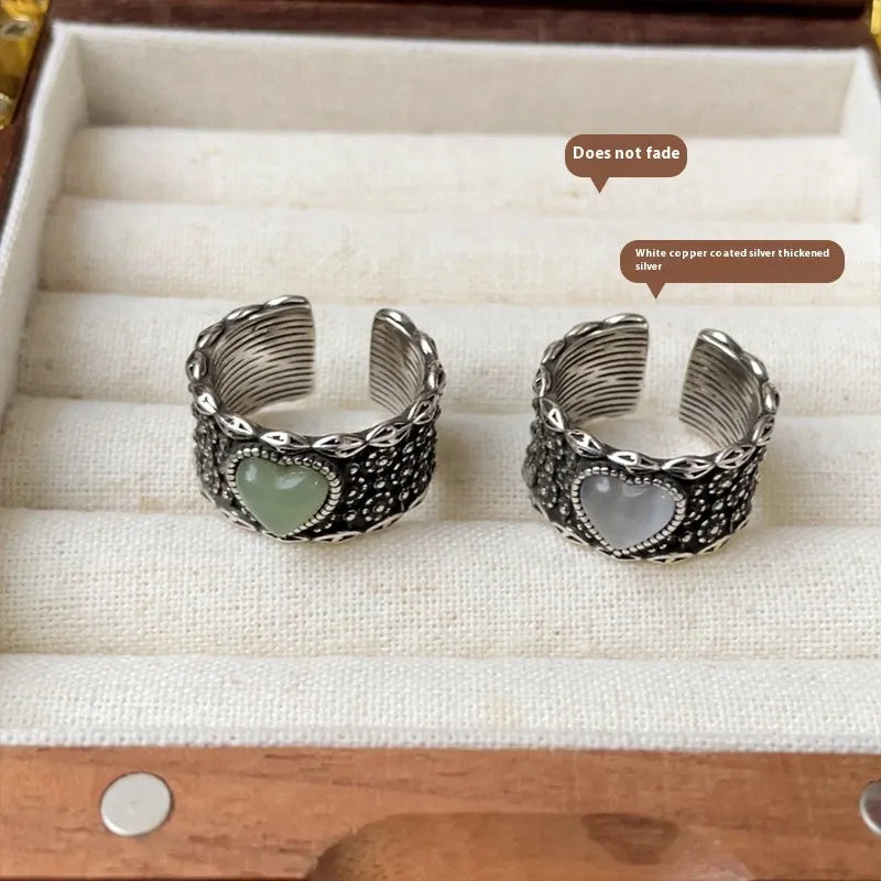 Retro adjustable heart-shaped ring with openwork design in white or green colours