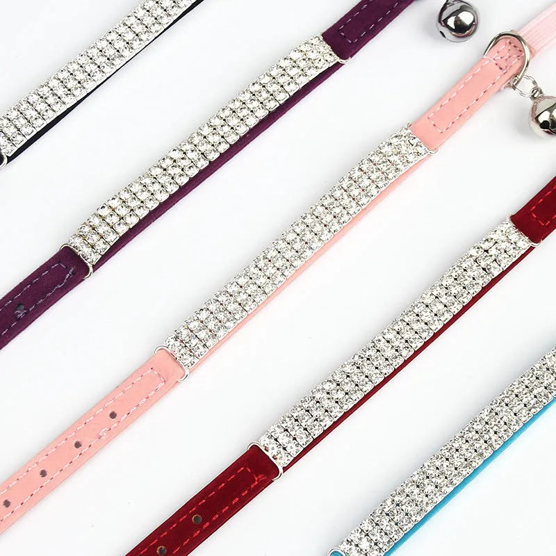 Velvet cat collar with rhinestone decoration in adjustable 20-30cm size