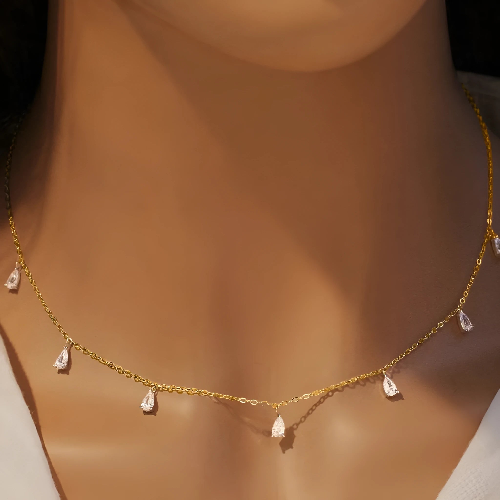 Women's adjustable 925 silver necklace with a drop-shaped pendant on an O-chain in silver, rose gold, or golden yellow finish.
