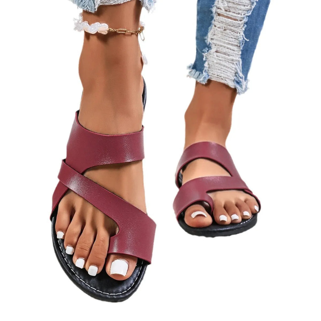 Pair of simple solid colour beach slippers with a one-line design and round toe.