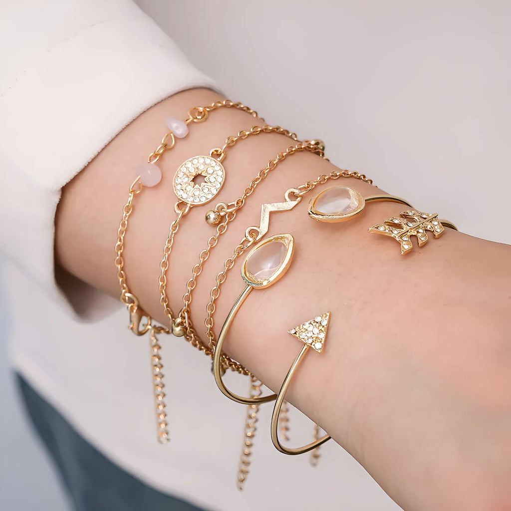 Golden spot drill charm bracelet set with arrow and water drop shapes