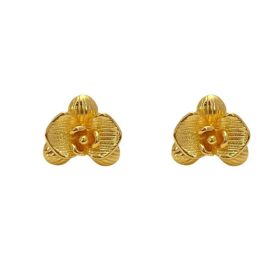 Retro flower fashion earrings for women in gold or silver colour with detailed petal design