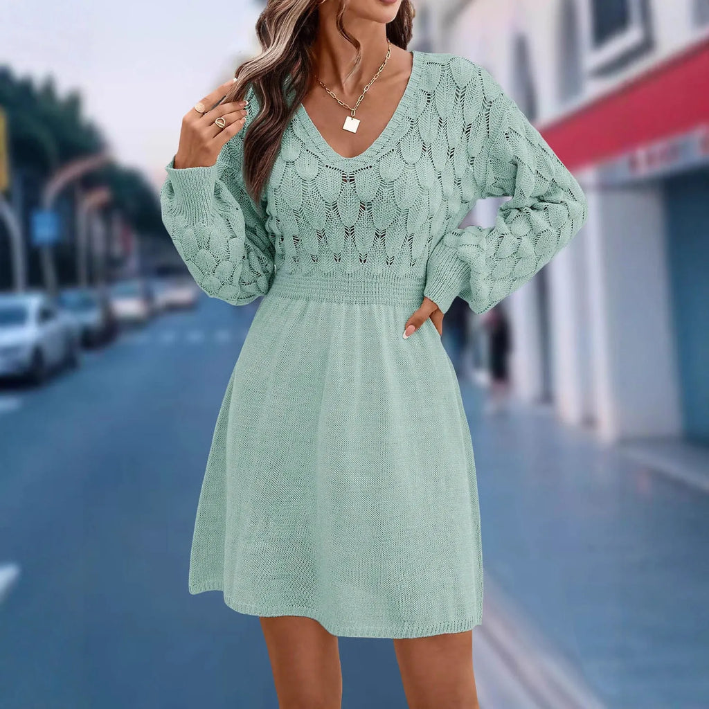 Women's acrylic V-neck beach dress with high waist and long sleeves in artistic retro ethnic style