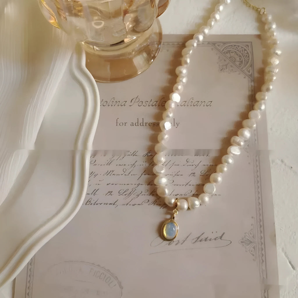 French Court style vintage pearl necklace with geometry shape on adjustable 21-50cm chain.