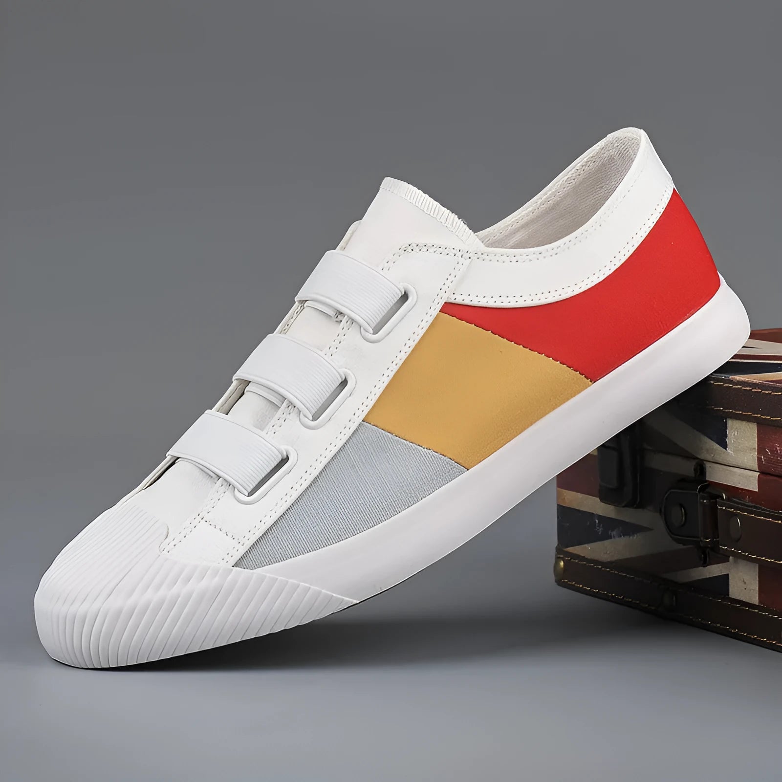 Men's low-top canvas sneakers with elastic band in beige colour