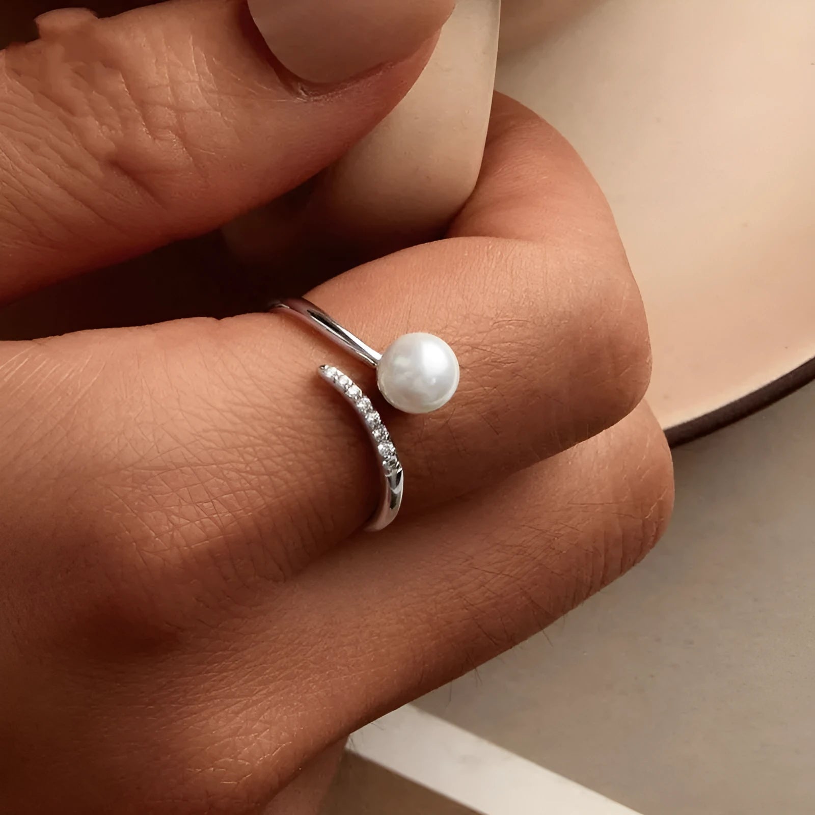 Adjustable S925 sterling silver ring featuring a natural shell pearl on a polished band.