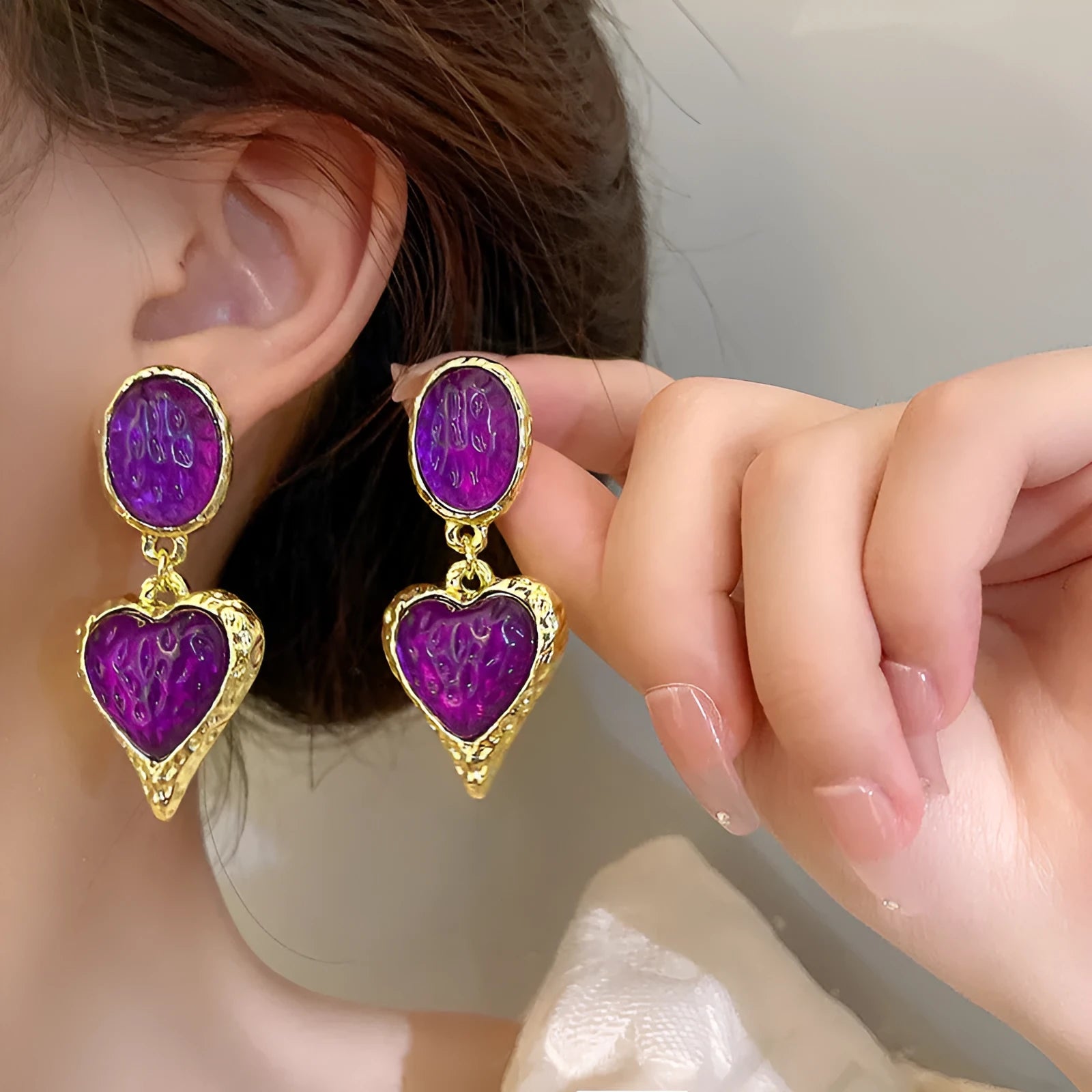 Silver needle pleated oval heart stud earrings in four colour options