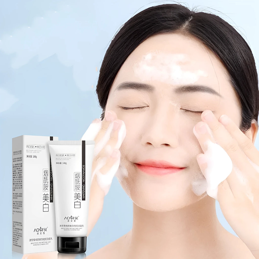 White packaged 100ml whitening and freckle removing facial cleanser for men and women