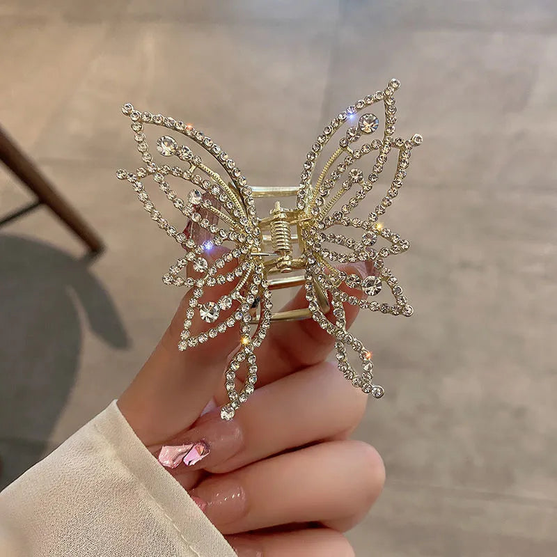 Butterfly-shaped hair clip with pearl or rhinestone decoration on alloy base