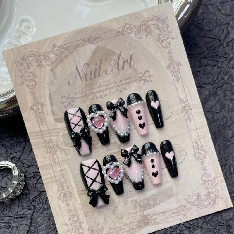 Black peach heart hand-painted cat's eye nail art set with bow patterns on plastic nails